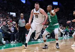 凯尔特人客场战胜勇士，塔图姆暴扣引爆全场的简单介绍