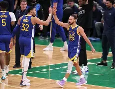 凯尔特人客场战胜勇士，塔图姆暴扣引爆全场的简单介绍